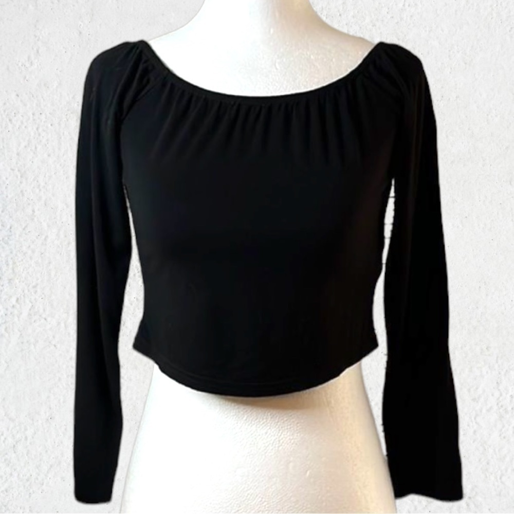 Boo-hoo black crop top with mid length sleeves and gather neckline size 10.